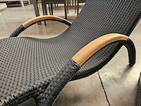 Luxury lounge ligbed wave zwart met kussen taupe - teak armleuning - afbeelding 4 van  6