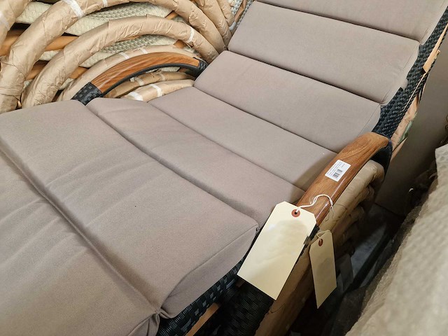 Luxury lounge ligbed wave zwart met kussen taupe - teak armleuning - afbeelding 6 van  6