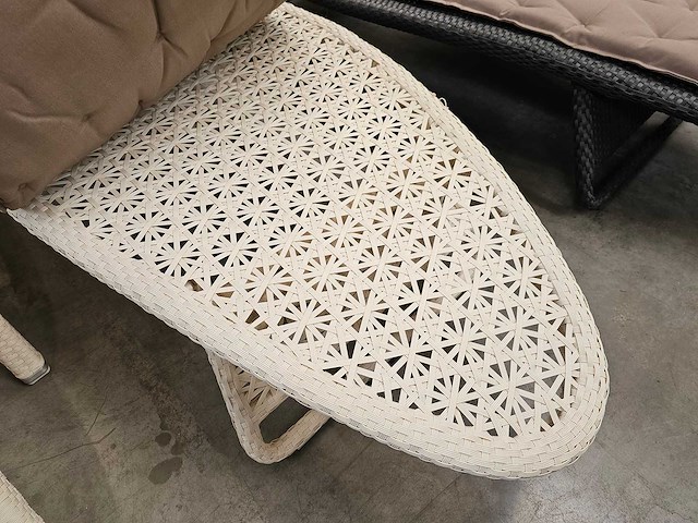 Luxury lounge surf ligbed wit flower weaving met kussen taupe - afbeelding 3 van  5