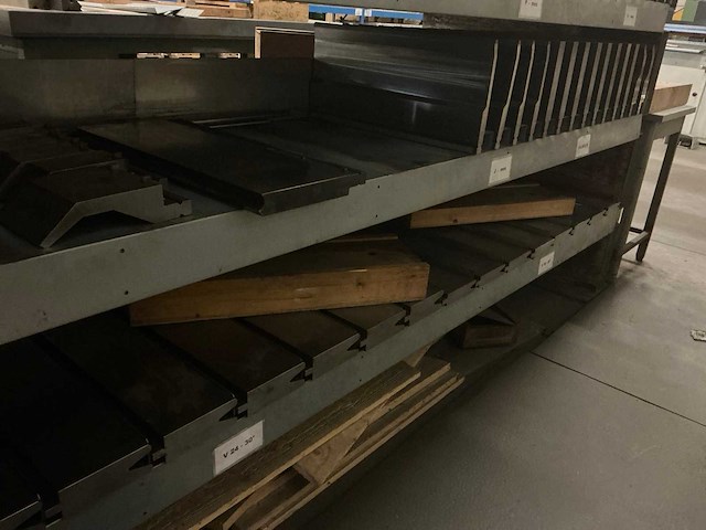 Lvd partij j messen/ hamer en v24 buigmatrijzen - afbeelding 1 van  5