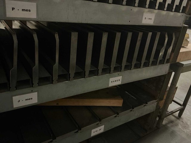 Lvd partij j messen/ hamer en v24 buigmatrijzen - afbeelding 2 van  5