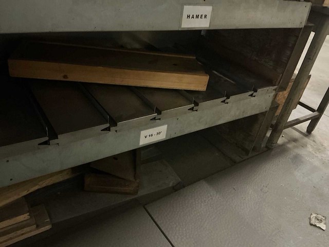 Lvd partij j messen/ hamer en v24 buigmatrijzen - afbeelding 3 van  5