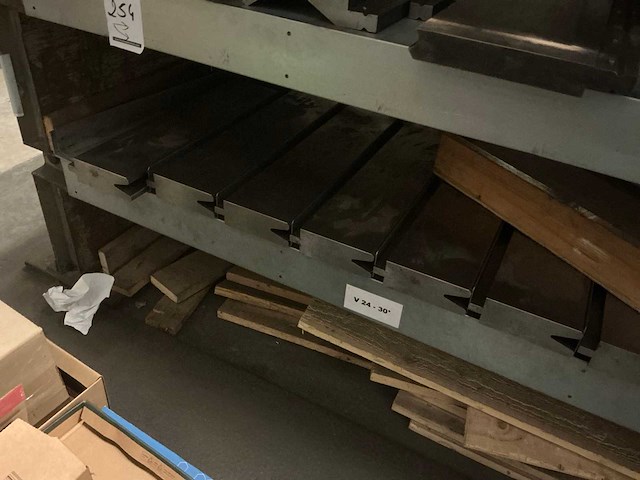 Lvd partij j messen/ hamer en v24 buigmatrijzen - afbeelding 5 van  5