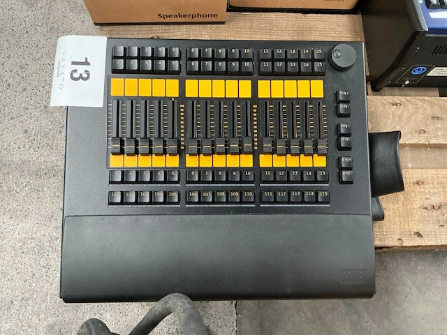 Ma lighting - grandma2 faderwing - light mixing console - afbeelding 1 van  4