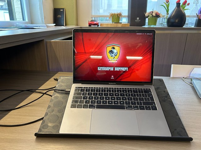 Mac book pro - afbeelding 1 van  4