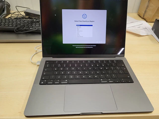 Macbook pro model a2442 - afbeelding 2 van  4