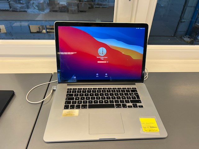 Macbook pro - afbeelding 1 van  4