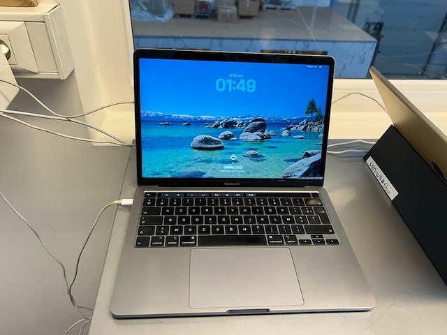 Macbook pro - afbeelding 1 van  4