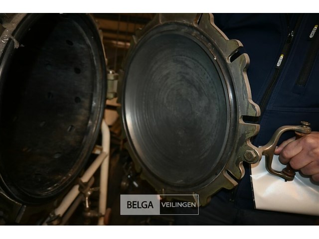 Machine om medische materialen te steriliseren - afbeelding 6 van  8