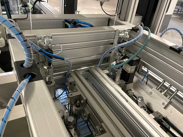 Machine voor assemblage mondmaskers - afbeelding 5 van  20