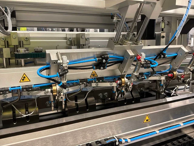 Machine voor assemblage mondmaskers - afbeelding 9 van  20