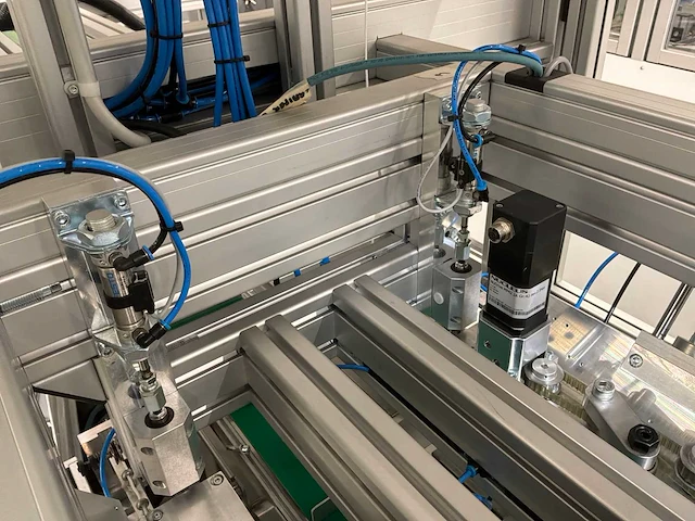 Machine voor assemblage mondmaskers - afbeelding 11 van  25