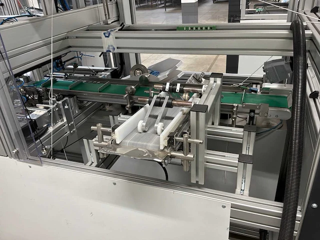 Machine voor assemblage mondmaskers - afbeelding 20 van  25