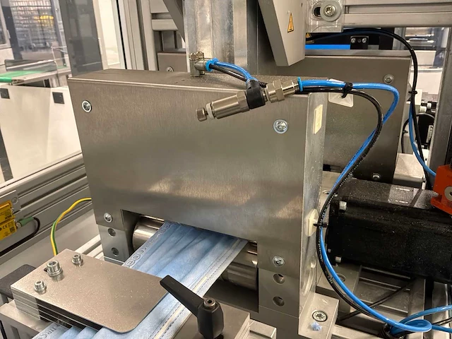 Machine voor assemblage mondmaskers - afbeelding 10 van  26