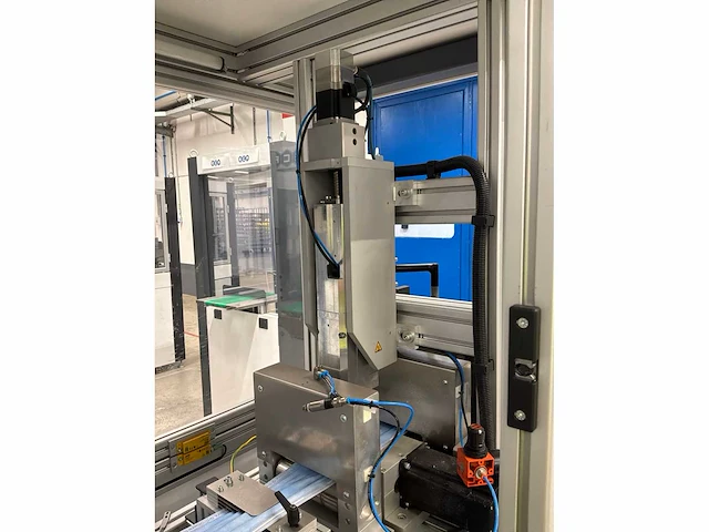Machine voor assemblage mondmaskers - afbeelding 12 van  26