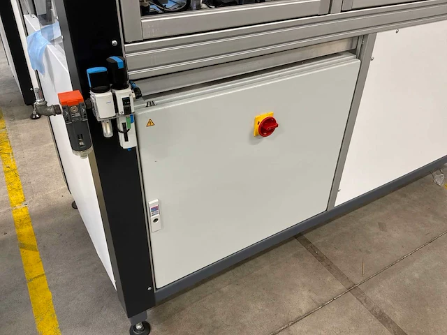 Machine voor assemblage mondmaskers - afbeelding 23 van  26