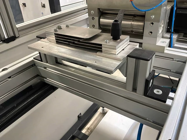 Machine voor assemblage mondmaskers - afbeelding 13 van  27