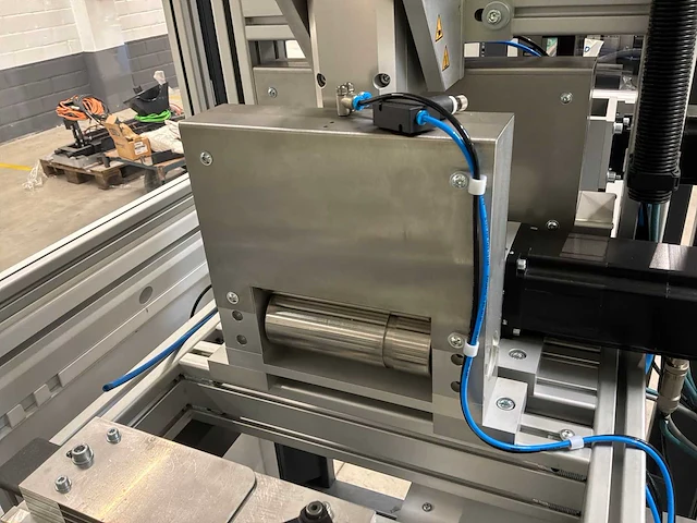 Machine voor assemblage mondmaskers - afbeelding 16 van  29