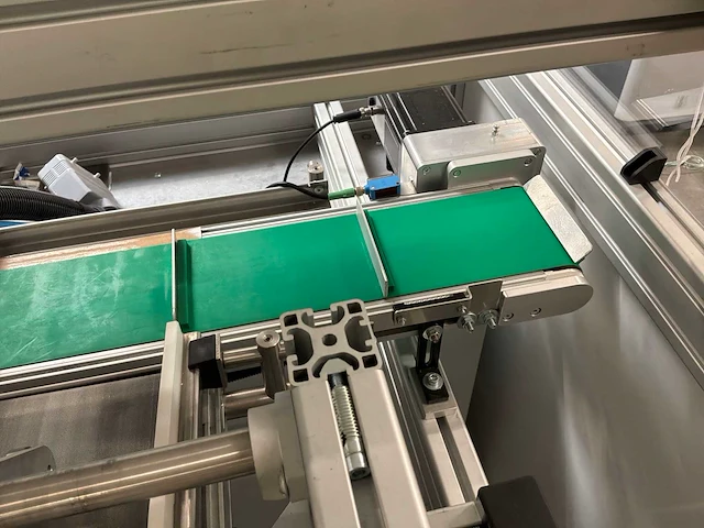 Machine voor assemblage mondmaskers - afbeelding 2 van  27