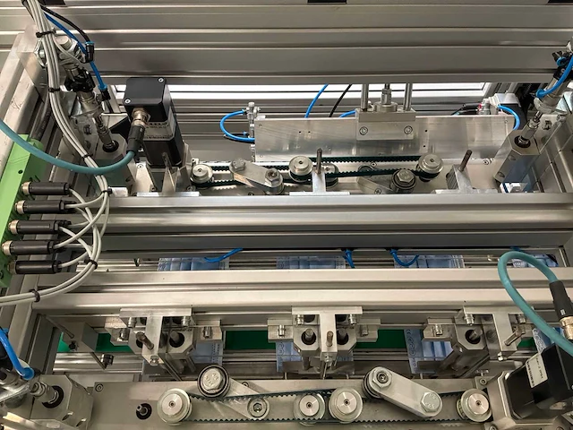 Machine voor assemblage mondmaskers - afbeelding 16 van  27