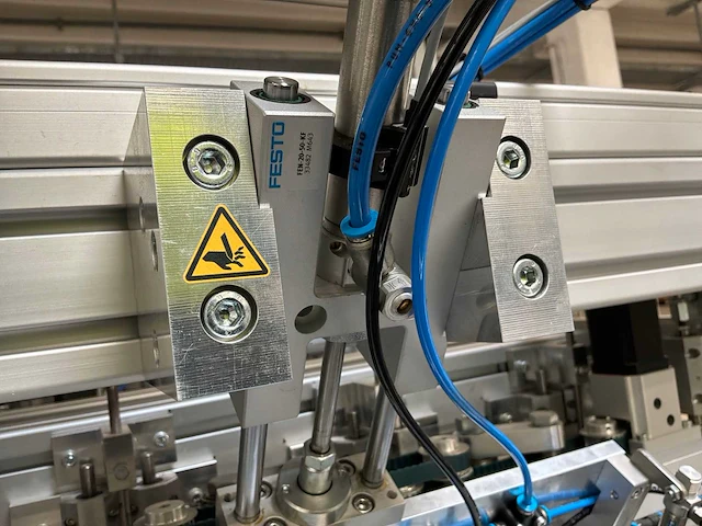Machine voor assemblage mondmaskers - afbeelding 18 van  27