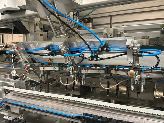 Machine voor assemblage mondmaskers - afbeelding 19 van  27