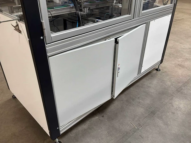 Machine voor assemblage mondmaskers - afbeelding 23 van  27