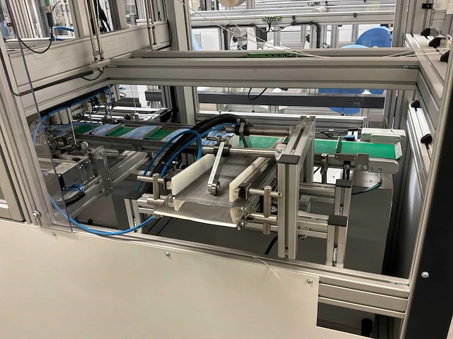 Machine voor assemblage mondmaskers - afbeelding 26 van  27