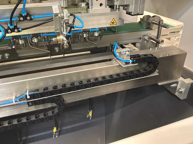 Machine voor assemblage mondmaskers - afbeelding 13 van  28