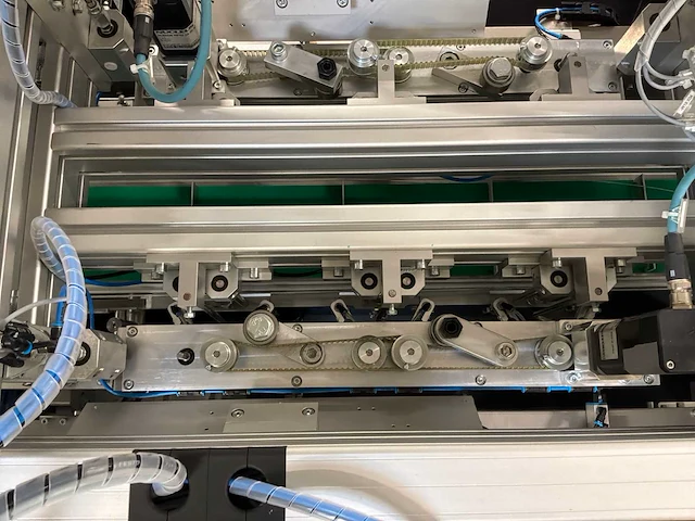 Machine voor assemblage mondmaskers - afbeelding 18 van  28