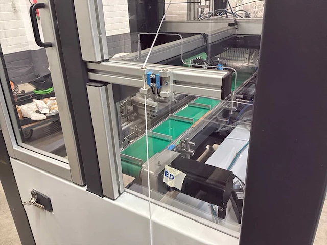 Machine voor assemblage mondmaskers - afbeelding 27 van  28