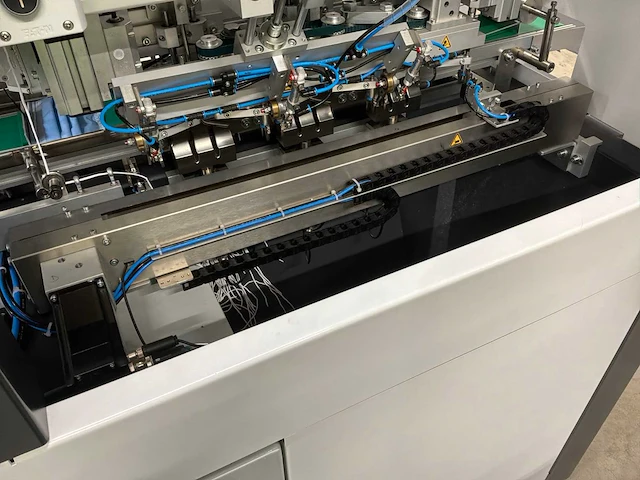 Machine voor assemblage mondmaskers - afbeelding 1 van  20