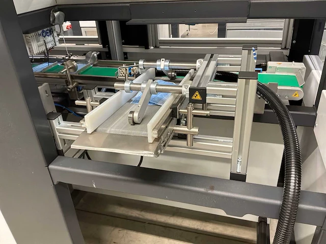 Machine voor assemblage mondmaskers - afbeelding 15 van  20