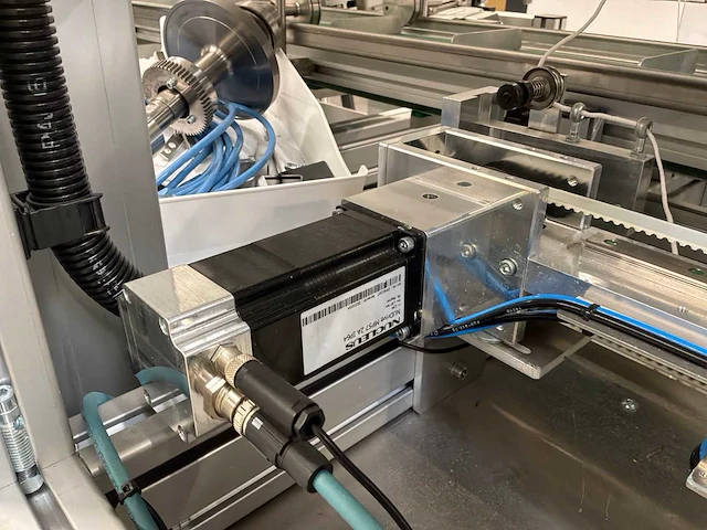 Machine voor assemblage mondmaskers - afbeelding 5 van  25
