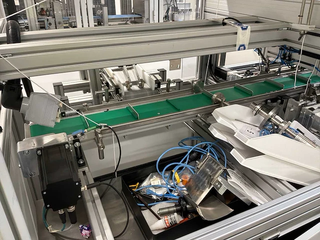 Machine voor assemblage mondmaskers - afbeelding 23 van  25