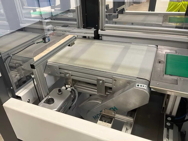 Machine voor assemblage mondmaskers - afbeelding 2 van  13