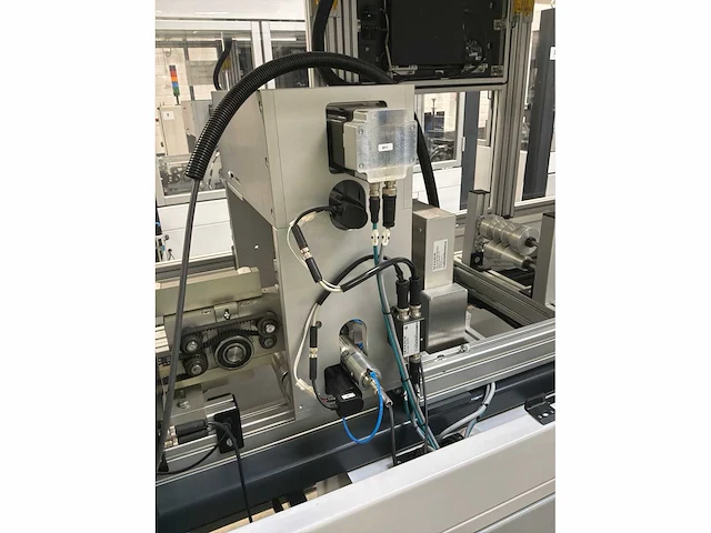 Machine voor assemblage mondmaskers - afbeelding 1 van  27