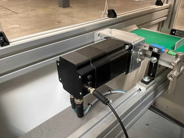 Machine voor assemblage mondmaskers - afbeelding 5 van  27