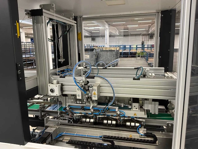 Machine voor assemblage mondmaskers - afbeelding 2 van  20