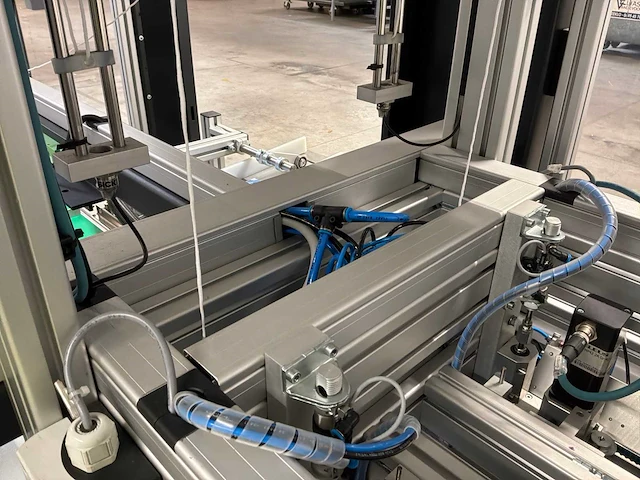 Machine voor assemblage mondmaskers - afbeelding 4 van  20