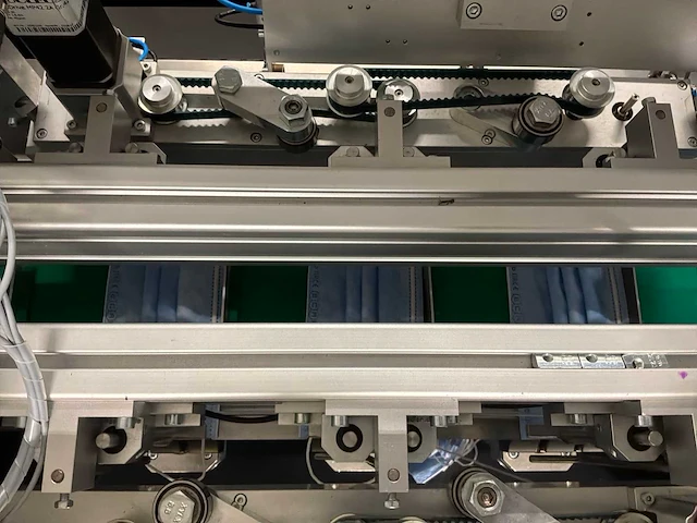 Machine voor assemblage mondmaskers - afbeelding 10 van  20