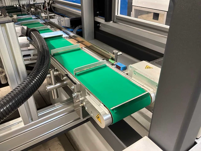 Machine voor assemblage mondmaskers - afbeelding 19 van  20