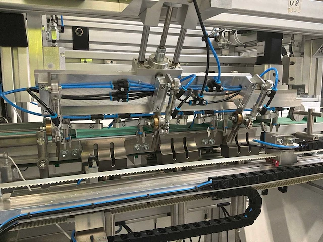Machine voor assemblage mondmaskers - afbeelding 8 van  25