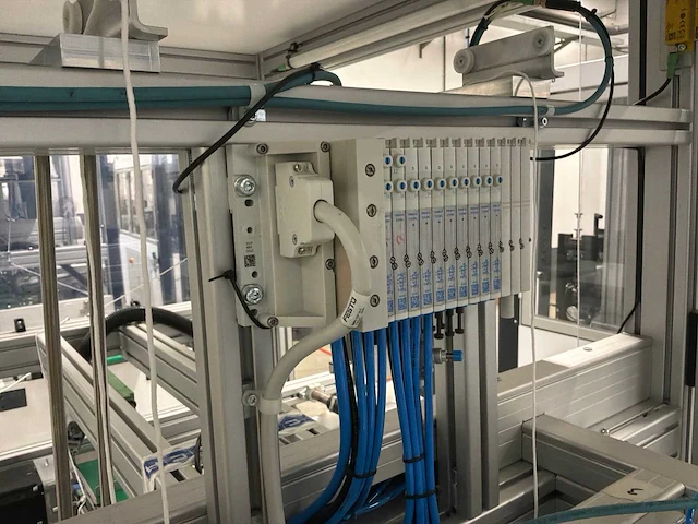Machine voor assemblage mondmaskers - afbeelding 10 van  25