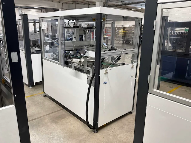 Machine voor assemblage mondmaskers - afbeelding 1 van  25