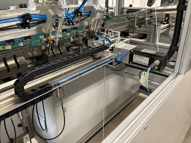 Machine voor assemblage mondmaskers - afbeelding 17 van  25