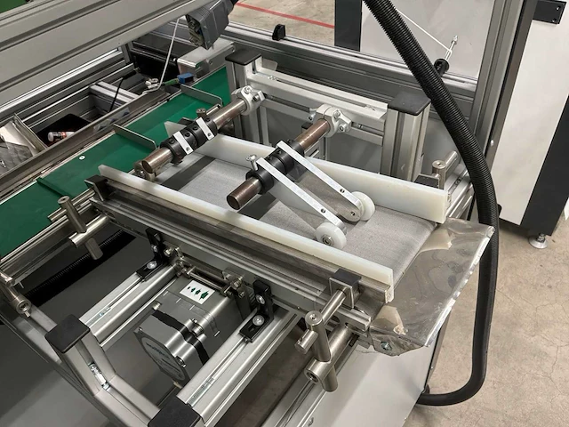 Machine voor assemblage mondmaskers - afbeelding 21 van  25