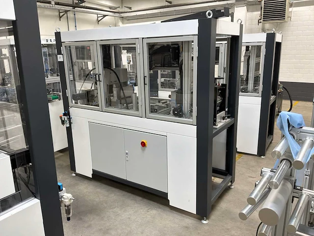 Machine voor assemblage mondmaskers - afbeelding 1 van  27