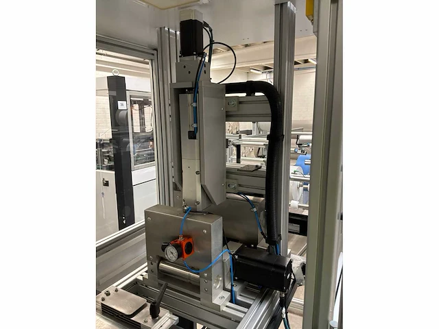 Machine voor assemblage mondmaskers - afbeelding 15 van  27