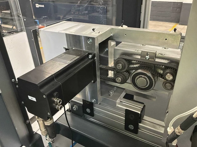 Machine voor assemblage mondmaskers - afbeelding 6 van  29